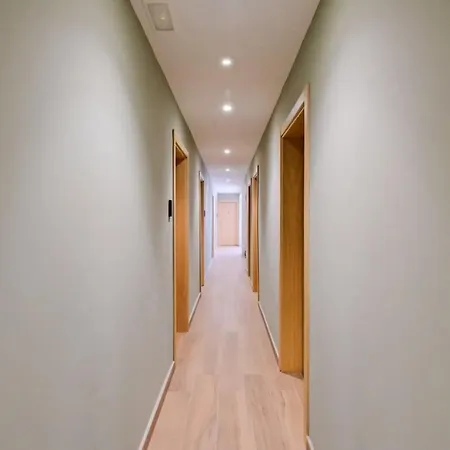 Апартаменты Lovely Fully Equipped Near Subway N13 Лиссабон