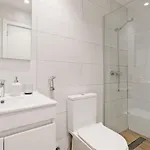 Lovely Fully Equipped Near Subway N13 דירה *