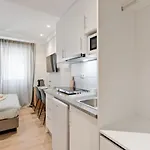 Lovely Fully Equipped Near Subway N13 דירה ליסבון