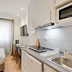 Lovely Fully Equipped Near Subway N13 דירה