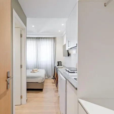 아파트 Lovely Fully Equipped Near Subway N13 *
