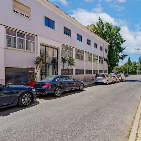 Lovely Fully Equipped Near Subway N13 ליסבון