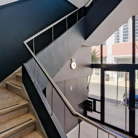 Lovely Fully Equipped Near Subway N13 아파트 리스본