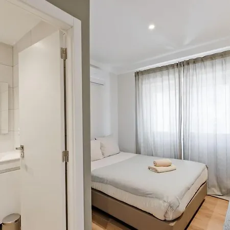 아파트 Lovely Fully Equipped Near Subway N13 리스본