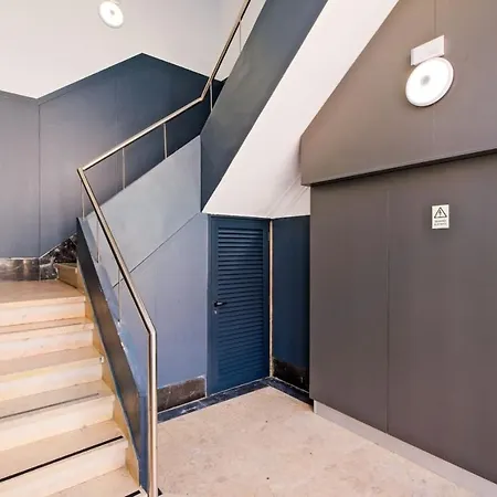 Lägenhet Lovely Fully Equipped Near Subway N13