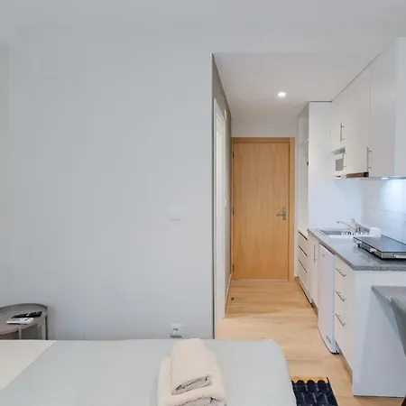 Lovely Fully Equipped Near Subway N13